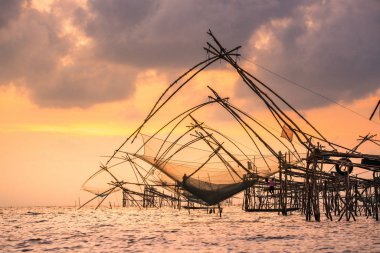 Yokyor balıkçılık Pak Pra Villag Tay halkının eski stili zaten