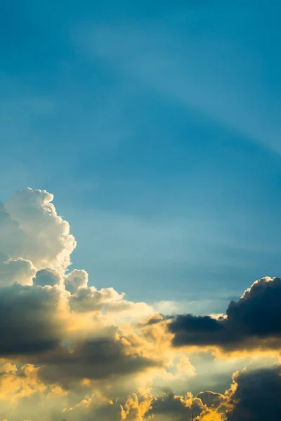 Sun rays through clouds like an dramatic explosion , power natur — Stock Photo, Image