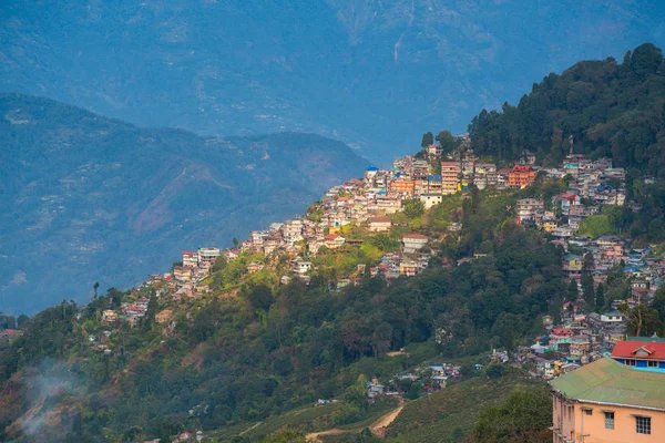 Darjeeling vista de la ciudad desde la vista de ángulo alto tiro —  Fotos de Stock