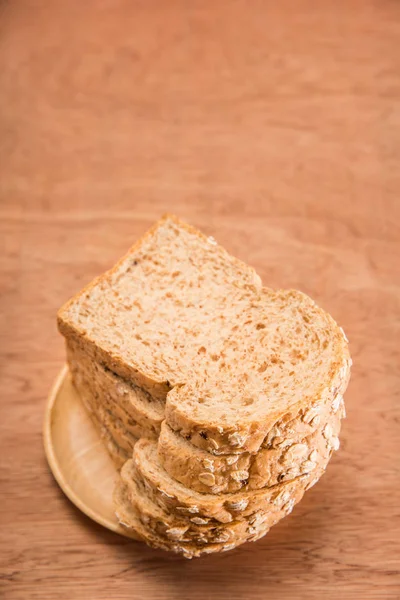 Whole wheat bread, bio ingredients, very healthy — Stock Photo, Image