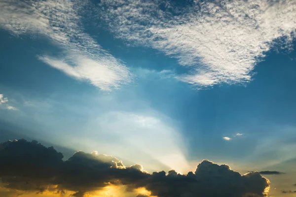 Sun rays through clouds like an dramatic explosion , power natur — Stock Photo, Image