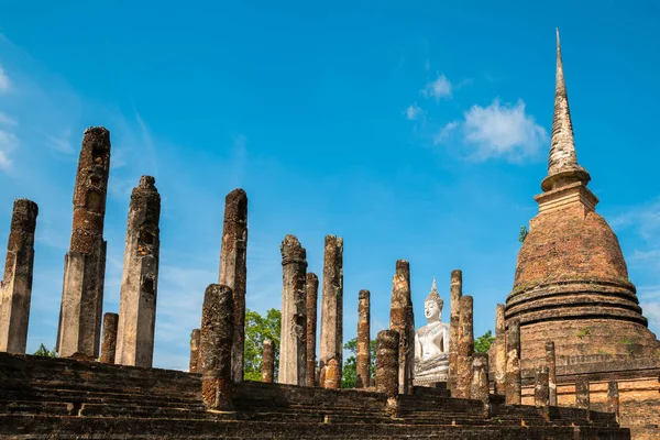 Schöner Tempel thailändischer Name sa-sri Tempel, Sukhothai historisch — Stockfoto