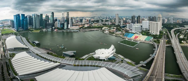 シンガポール ビジネス地区とシンガポールの街の空撮 — ストック写真