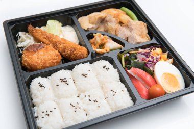 Japon mutfağı. Öğle Yemeği kutu set arka planda