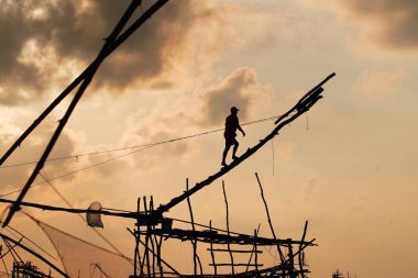 Yokyor balıkçılık Pak Pra Villag Tay halkının eski stili zaten