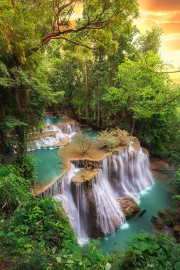 Tayland, şelale denilen Huay veya Huai mae khamin Kanchan içinde