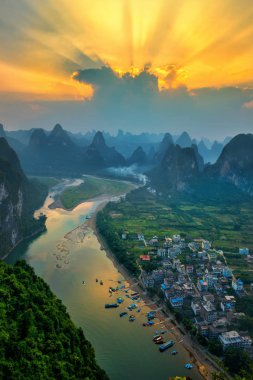 Guilin, Li Nehri ve karstik Dağları'nın peyzaj Laozha denilen