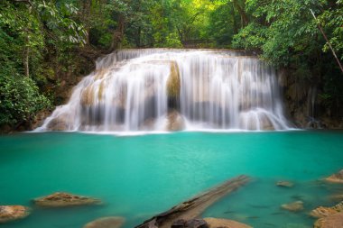 Erawan şelale Tayland Kanchanaburi Provience bulun