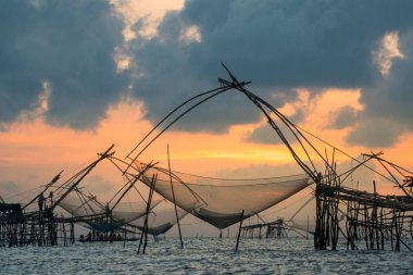 Yokyor balıkçılık Pak Pra Villag Tay halkının eski stili zaten