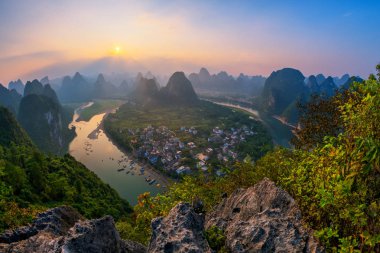 Guilin, Li Nehri ve karstik Dağları'nın peyzaj Laozha denilen