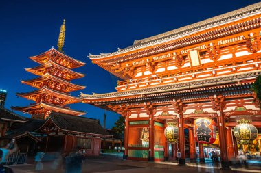 Gece Sensoji-ji, tapınakta Asakusa, Tokyo, Japonya.