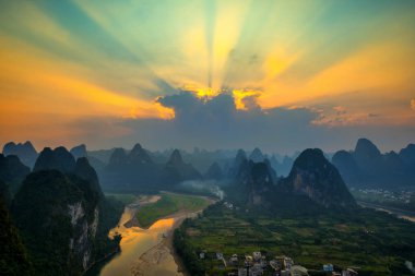 Guilin, Li Nehri ve karstik Dağları'nın peyzaj Laozha denilen