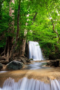 Erawan şelale Tayland Kanchanaburi Provience bulun