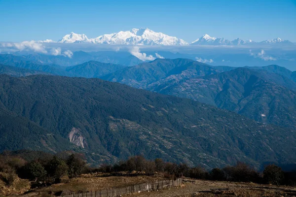 Paisaje del monte Kangchenjunga durante el cielo azul —  Fotos de Stock