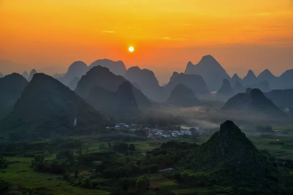 Landschaft von Guilin, China. li Fluss und Karstberge genannt — Stockfoto