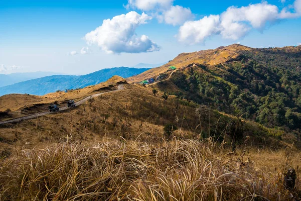 Mountain landscape brown grass , road to Sandakphu at Sikkim, In — Stock Photo, Image