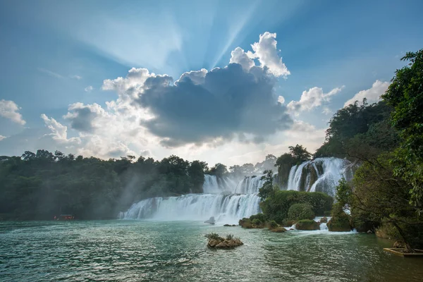 班吉奥克-德田瀑布位于中国和越南的边境 — 图库照片