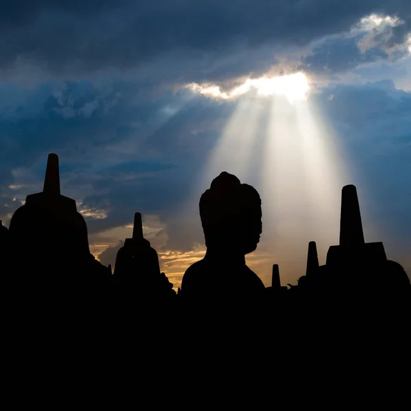 Silueta Borobudur, Yogyakarta, Java, Indonésie. — Stock fotografie