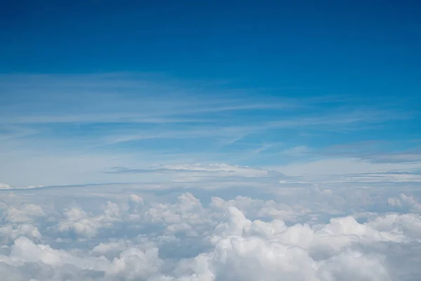 Хмарний розсіювач повітря, поширений на рівні блакитного неба, може бути використаний — стокове фото