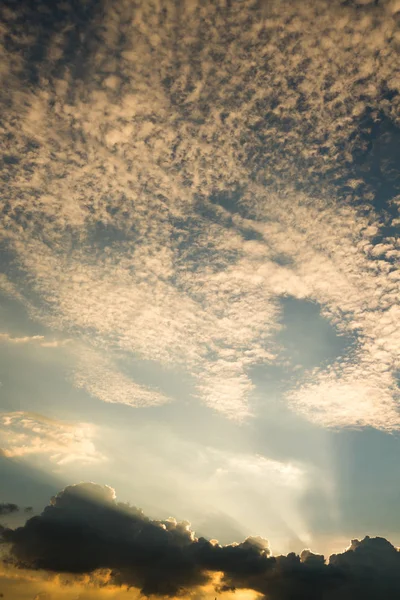 Sun rays through clouds like an dramatic explosion , power natur — Stock Photo, Image