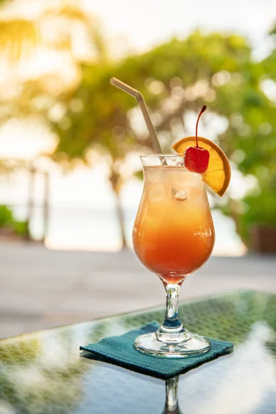 Lagune Cocktail Natuur Achtergrond Met Zonlicht Schaduw — Stockfoto