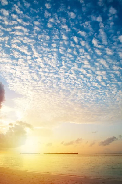 Seascape Bakgrund Moln Mulet Himlen Och Solen Bländning — Stockfoto