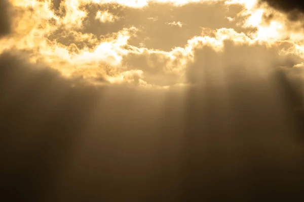 Sunray Pensamento Nuvem Cima Mostrar Fundo Dramático Pôr Sol — Fotografia de Stock