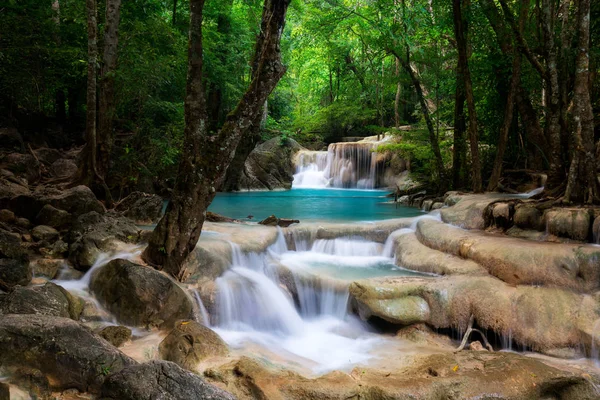 Erawan vattenfall i Thailand är lokalisera i Kanchanaburi Provience — Stockfoto