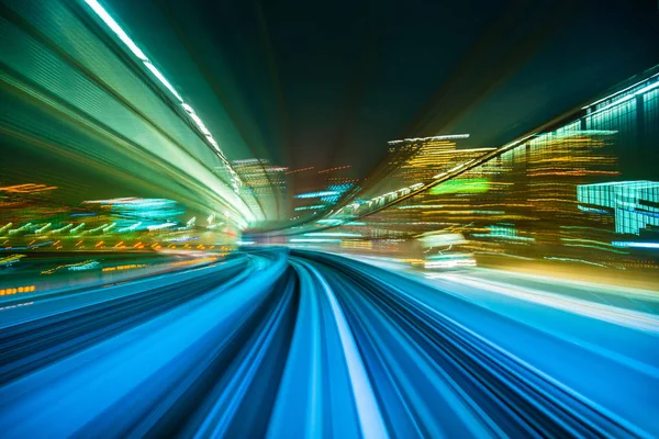 Desenfoque de movimiento de la línea Yurikamome que se mueve dentro del túnel en Tokio , — Foto de Stock