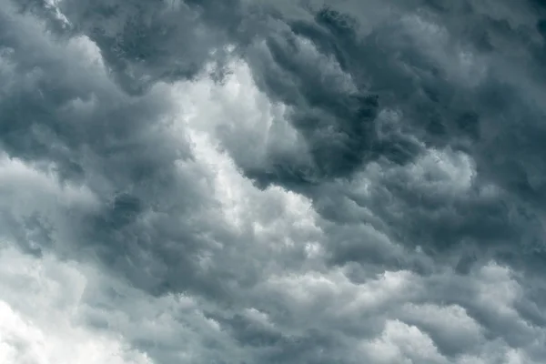 Viharfelhő Háttér Alatt Esik Eső Sötét Felhők Hatalmas Fekete Felhők — Stock Fotó