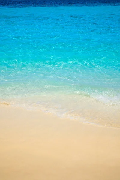 Onda Spiaggia Tropicale Sul Mare Sabbia Bianca — Foto Stock