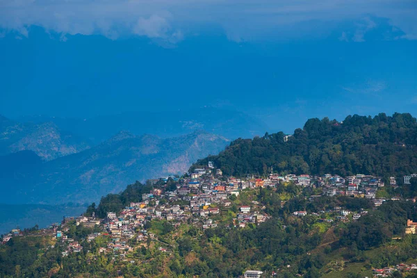 Darjeeling vista de la ciudad desde la vista de ángulo alto tiro —  Fotos de Stock