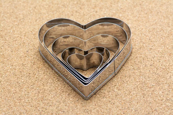Coração, forma de metal com foco seletivo — Fotografia de Stock