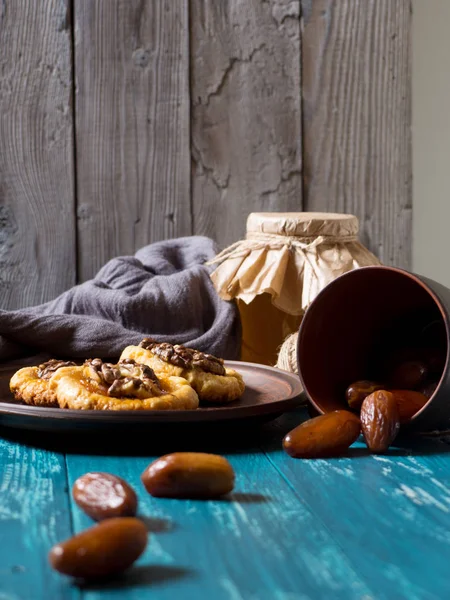 Vida muerta mañana romántica, en un estilo rústico con galletas, un g —  Fotos de Stock