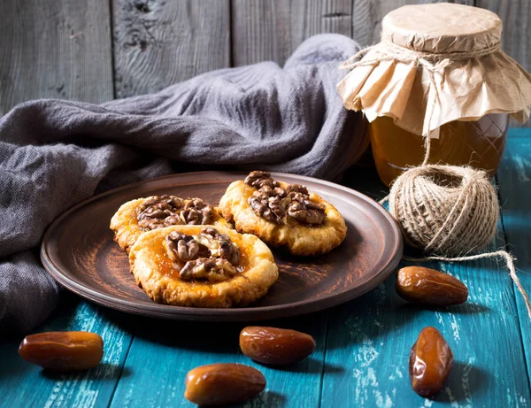 Romantic morning still life, in a rustic style with cookies, hon — Stock Photo, Image
