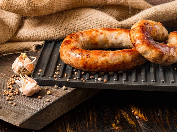 Spicy homemade sausages pork and beef sausages, on a wooden back — Stock Photo, Image