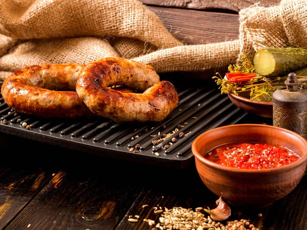 Spicy homemade sausages pork and beef sausages, on a wooden back — Stock Photo, Image