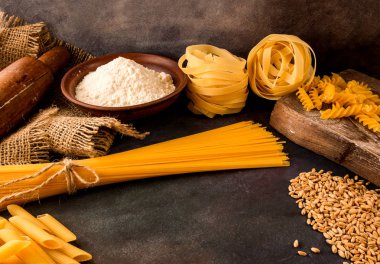 İtalyan Makarna, spagetti, Fettuccine, buğday, haddeleme pin, un 