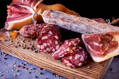 Geleneksel sosis , kalıp ve İspanyol jambonu ile sosis ( bellota