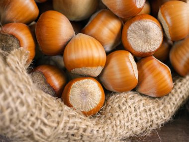 Fındığın jüt poşetinde, yakın çekim, makro. Gıda consept