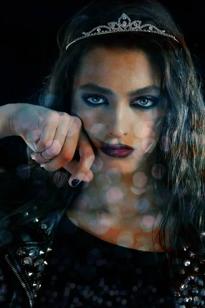 Rock Princess Smudging Her Lipstick — Stock Photo, Image