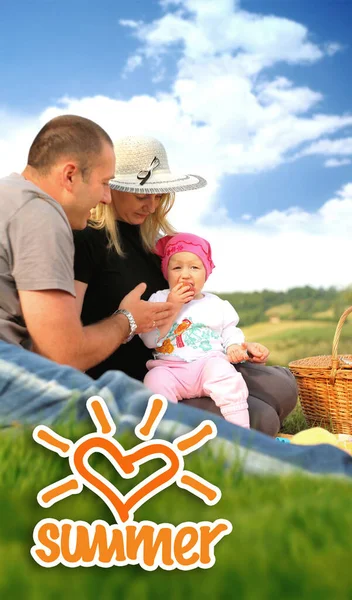 Glückliche Familie Beim Picknick Park — Stockfoto