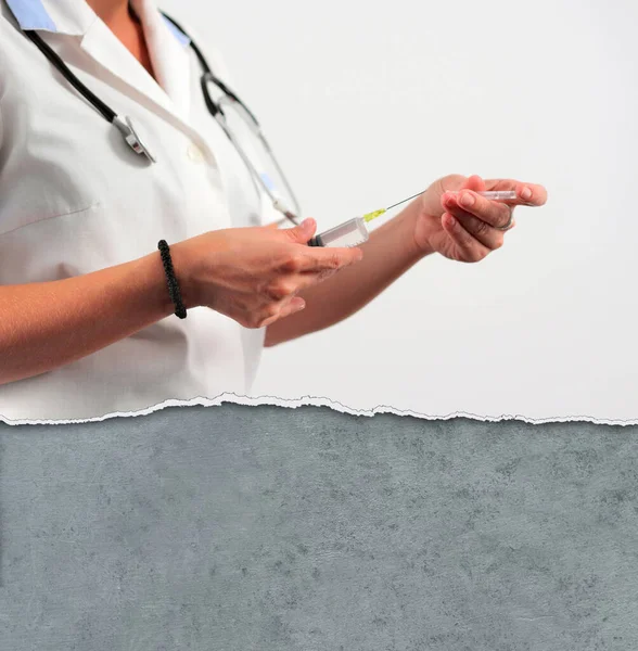 Die Hände Des Arztes Halten Eine Spritze Weißer Hintergrund — Stockfoto