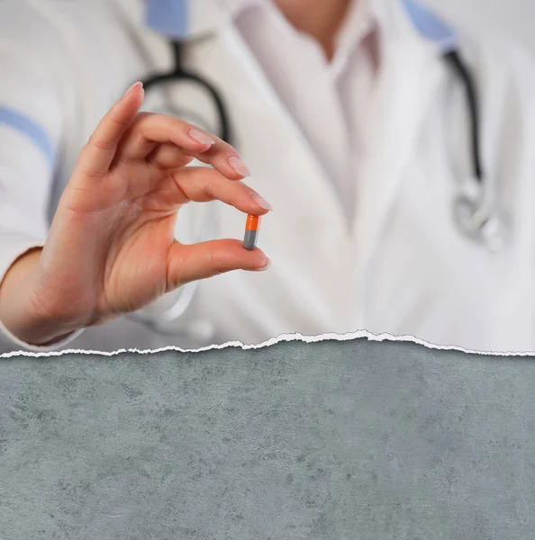 Doctor Showing Colorful Pill — Stock Photo, Image