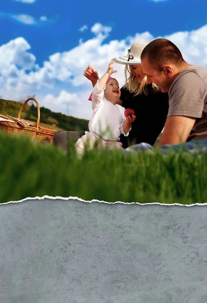 Happy Family Having Picnic Park — Stock Photo, Image