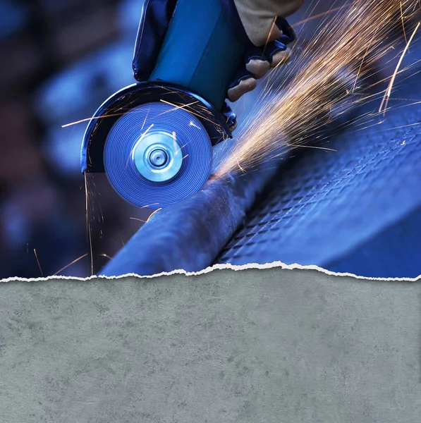 Construction Worker Using Angle Grinder — Stock Photo, Image