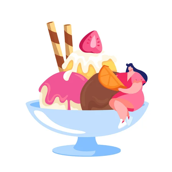 Drobné ženské postavy zdobí zmrzlinu se sladkostmi, ovocem a bobulemi sedí na obrovské míse. Lahodný sladký dezert, letní jídlo, studené jídlo. Creme Brulee Icecream. Cartoon Vector Illustration — Stockový vektor
