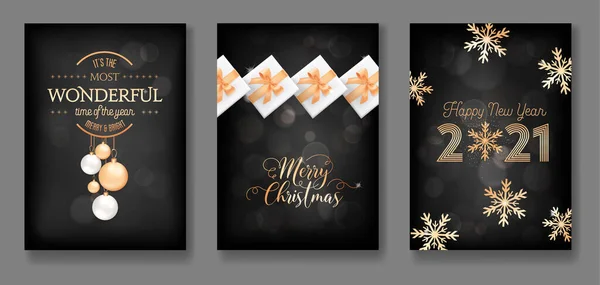 Set de Feliz Navidad y Feliz Año Nuevo 2021 Tarjetas de felicitación con Decoración de Navidad, Bolas, Regalos, Brillo y Copos de Nieve — Vector de stock