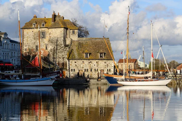 Honfleur França Nov 2014 Iates Porto Típico Honfleur Novembro 2014 — Fotografia de Stock