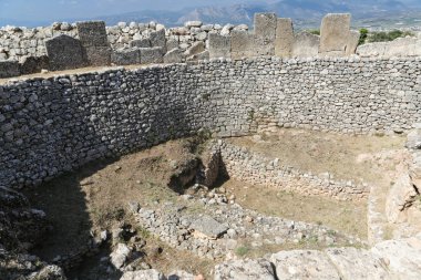 Mycenae Aslanlı Kapı ve hazine mezarları ile Peloponnese içinde sit alanı